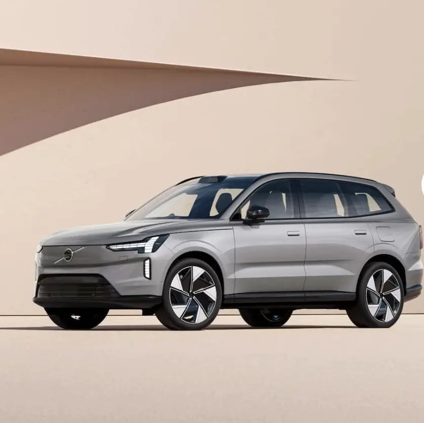 Volvo EX90 in SIlver